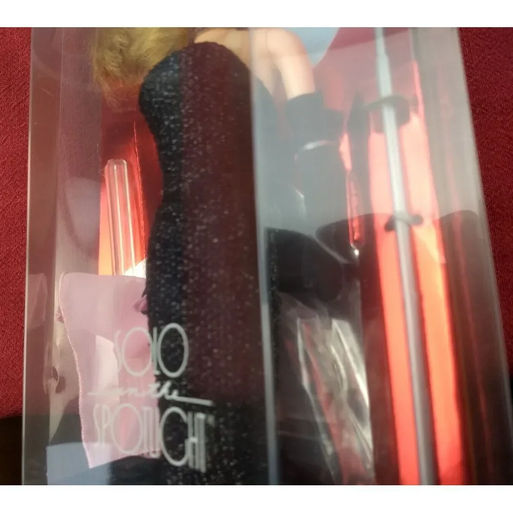 SOLO IN THE SPOTLIGHT BARBIE 1994 Special Edition 1960 Reproduction Mattel 13534